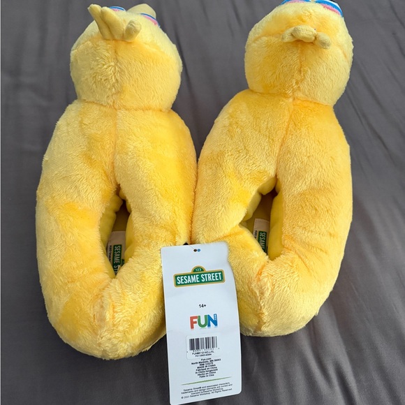 BNWT Sesame Street Big Bird Slippers - Picture 3 of 6